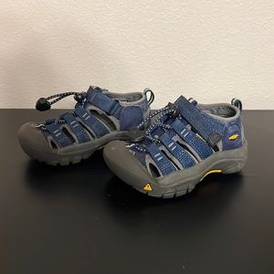 Keen toddler shoe 8